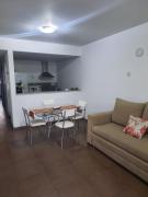 Dpto con Balcón y Cochera frente a Plaza Alvarado