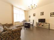 Apartment Große Ferienwohnung in Fünfhaus mit Garten by Interhome