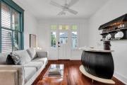 Bywater retreat steps from Crescent Park w patio