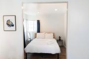 Upper-Level Studio Suite Close to Beverly Hills