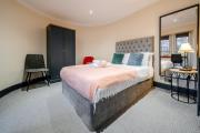 Percys Place Sleep 11, 15 Minute to centre Free Parking