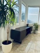 Near Station - Spacious 4-Bed Home with Parking