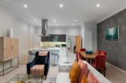 Beautiful Apartment with Private Parking Cheltenham