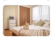 Shinjuku 2 stops, 3 people,station walk for 4 mins