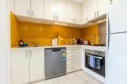 Spacious 1BDR in St Kilda Near Tram and Beach