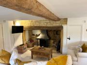 A Cotswold Gem, Sleeps 4, Pub Shop & Cafe in Village