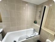 15 min walk to Tower Bridge