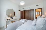 Bright, modern flat on the Marina Promenade