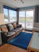 2 bed Chalet - Sleeps 4 - Pets - Garden - Parking