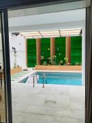 Charmante villa avec piscine à toit ouvrant