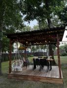 Cozy, modern home with yard near airport &shopping