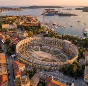 Apartment 150m from Arena Colosseum