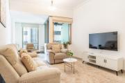 RH- Marina Living with Panoramic Views, Chic 3BR in Ocean Heights