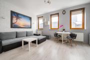 Piaskowa Comfort Apartment by BookingHost