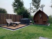 freistehendes Ferienhaus mit Sauna und Badefass