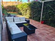 Jardín, piscina y playa