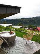 Amumi Lacul Bicaz - Casuta Infinity