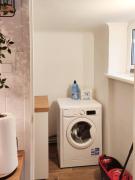 Elephant 2BR- 2 Min to U1 - 1 Stop to Opera