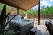 Private Romantic HotTub, Soaking Tub, King Bed