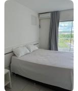 Flat com vista do lago e piscina aquecida