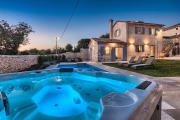 Charming Villa Spirit of Istria near Rovinj for 6 persons with 32 m2 private pool & jacuzzi