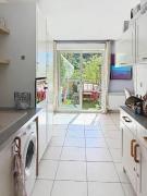 Appartement de standing climatise dans residence securisee