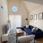 Evera Residence- 1Bed with Free Parking, Pool and Sauna