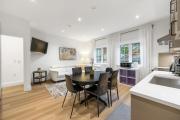 Brand-New Luxury Dunbar 4BR Home Near UBC & Beaches - Sleep 10 - Ideal for Family and World Cup Guests