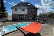 Hot tub - Bbq - Garden - Parking - Sleeps 8
