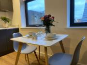 Modern 1-Bed Flat, Old Town