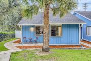 Charming home near beach & golf with central AC & patio - dog-friendly
