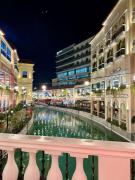 Venice Luxe Homey Studio , pool, sauna, Canal mall