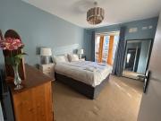 Bright 2BDR Split Level Apt Near Phoenix Park