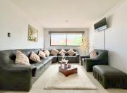 Golden Apt con parqueo priv en la Remigio Crespo-Centro