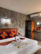 Lanta natural hut garden