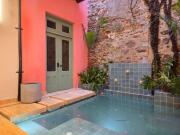 Casa AcoModo Casco Viejo Remodeled 6BR & Pool