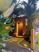 1 bedroom jungle flat with large balcony