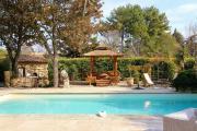 luxury farm jacuzzi heated pool in Isle sur la sorgue