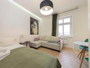 Rozbrat Green Point Apartment by BookingHost