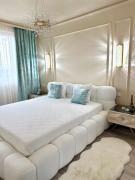 Louise Delux- Free privat parking