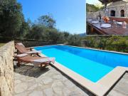 Holiday Home Renoviertes Steinhaus mit Garten und Pool ideal für ein erholsamen Urlaub by Interhome