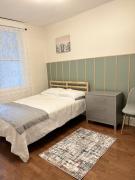 Washington DC, Private Room with Parking Trendy NEIGHBORHOOD