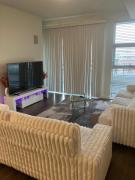 COZY ONE BEDROOM DOWNTOWN La