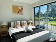 Aircabin - Denham Court - Modern - 4 Beds House