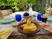 Green room in lemon guest tree house