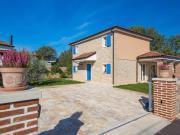 Holiday Home Romantische Villa mit Pool- umgeben von Natur by Interhome