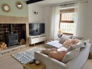 2 Bed Cottage, Peak District Edge