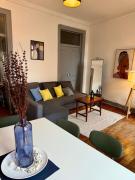 Spacious T4 Central Apartment with Iconic Tram 28 View