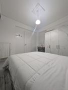 Evros Stay - Modern 2 Bedroom Ground Floor Suite