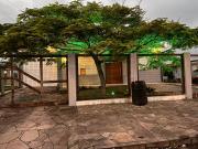 Casa ampla com piscina